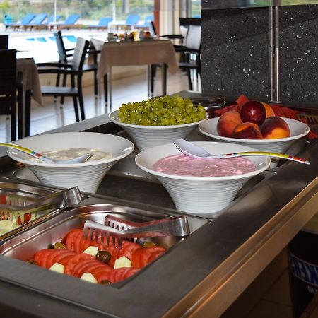 פליראקי Zoes Hotel & Suites מראה חיצוני תמונה