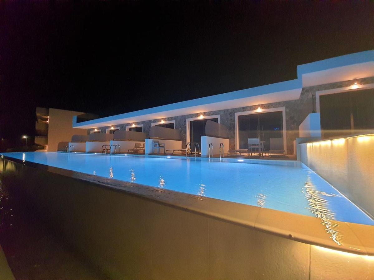 פליראקי Zoes Hotel & Suites מראה חיצוני תמונה