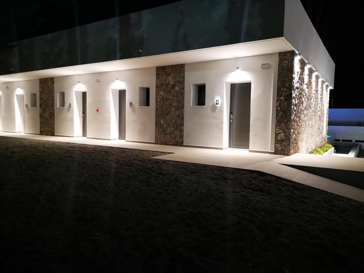 פליראקי Zoes Hotel & Suites מראה חיצוני תמונה