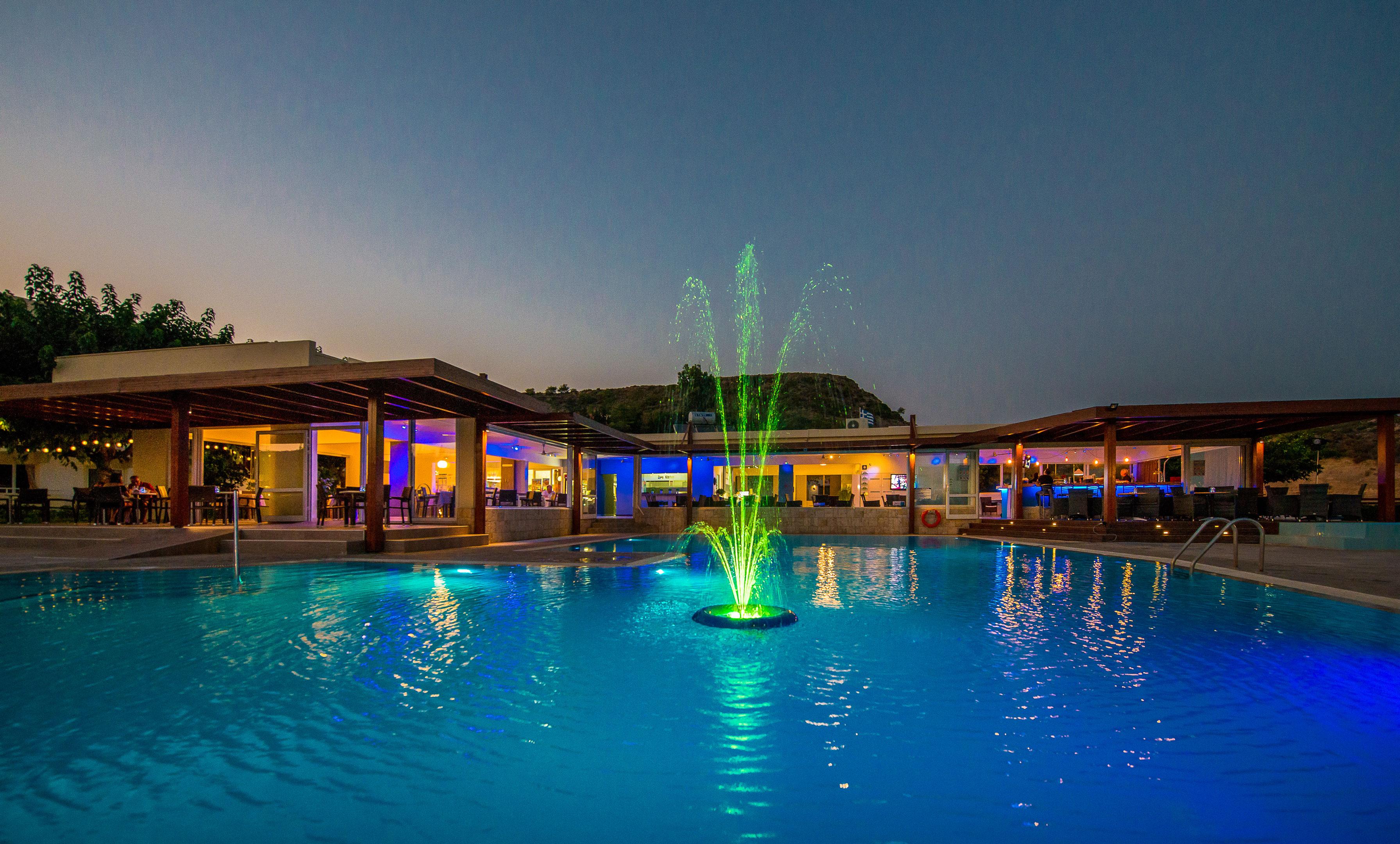 פליראקי Zoes Hotel & Suites מראה חיצוני תמונה