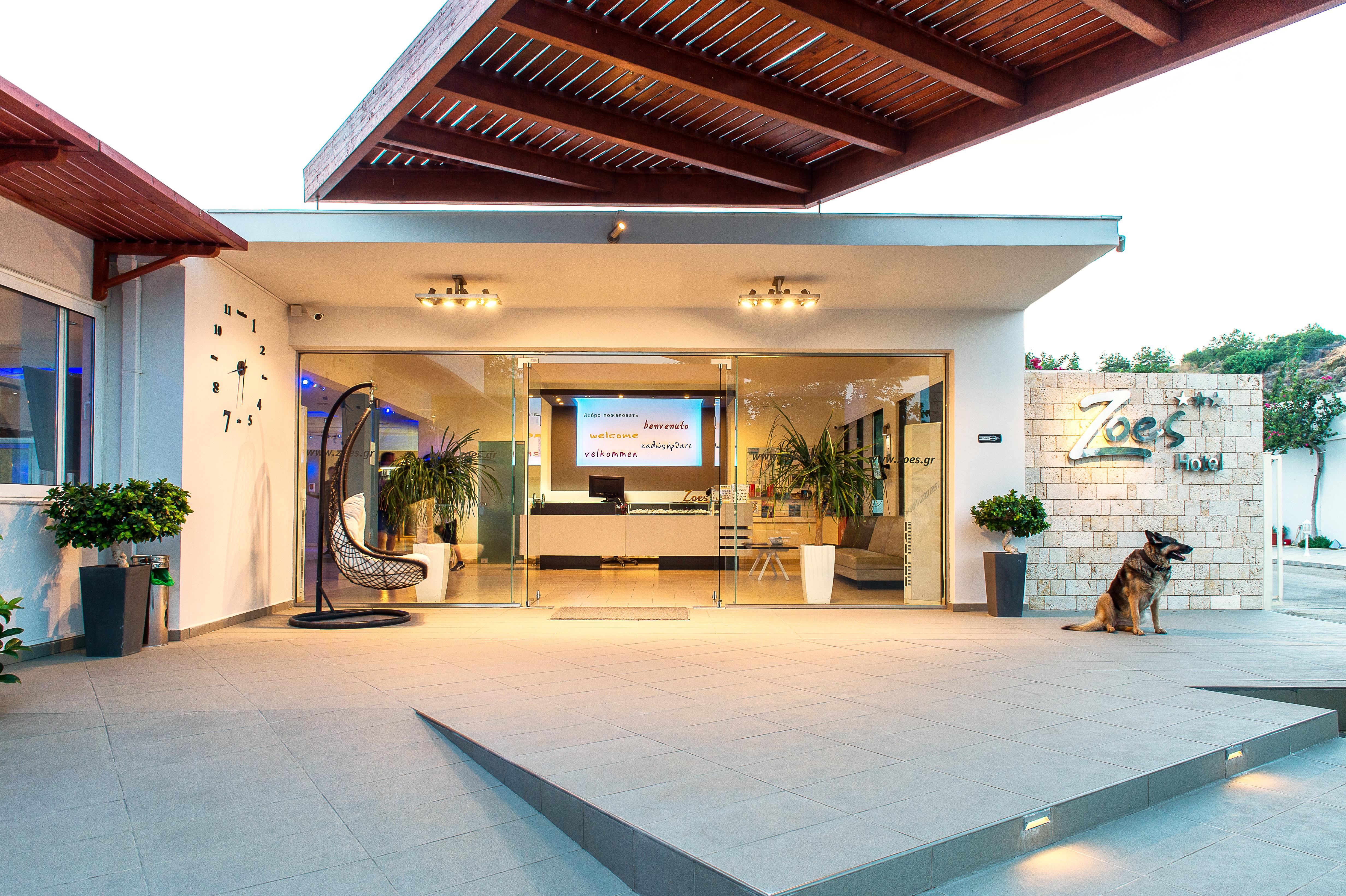 פליראקי Zoes Hotel & Suites מראה חיצוני תמונה