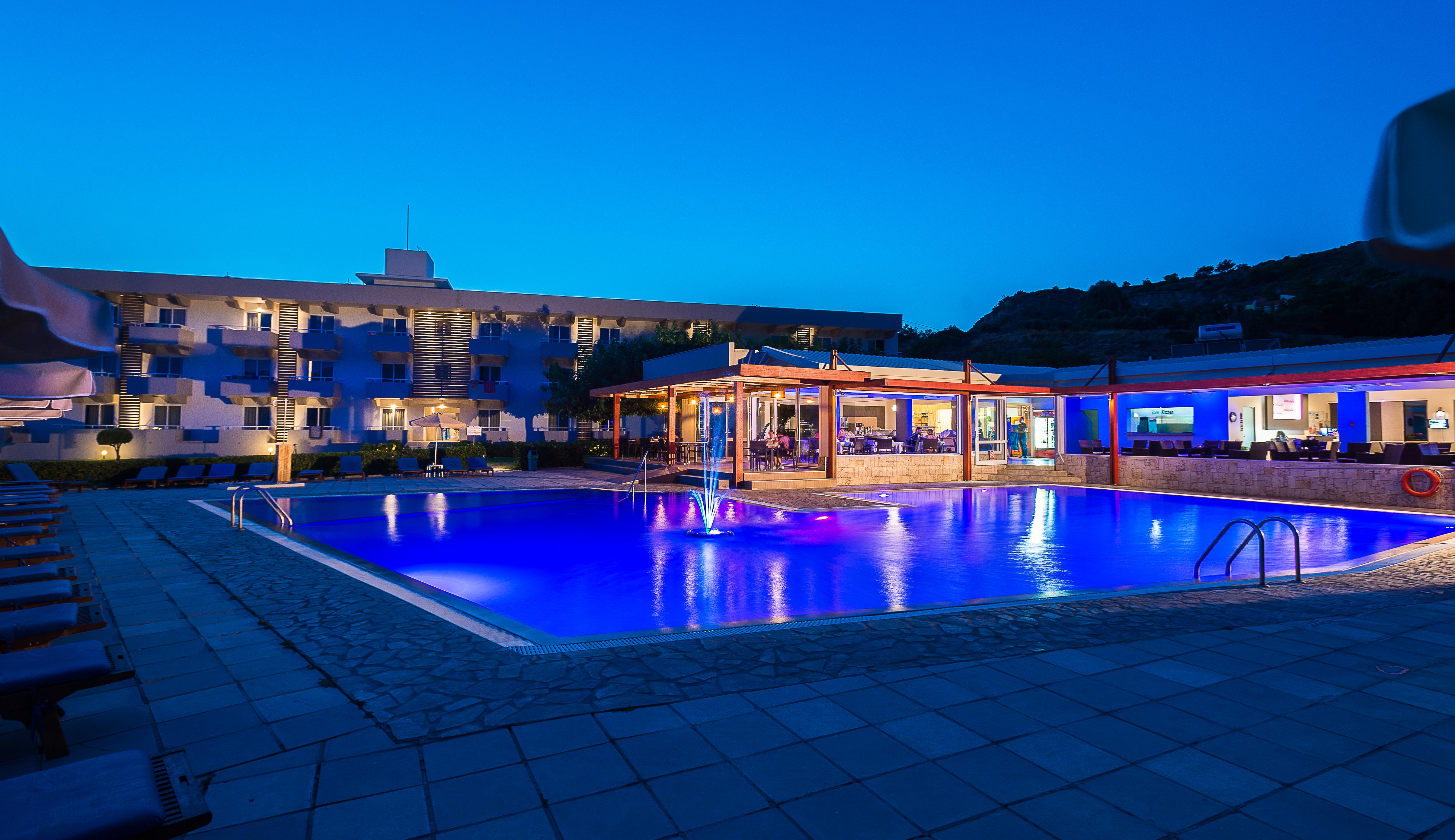 פליראקי Zoes Hotel & Suites מראה חיצוני תמונה
