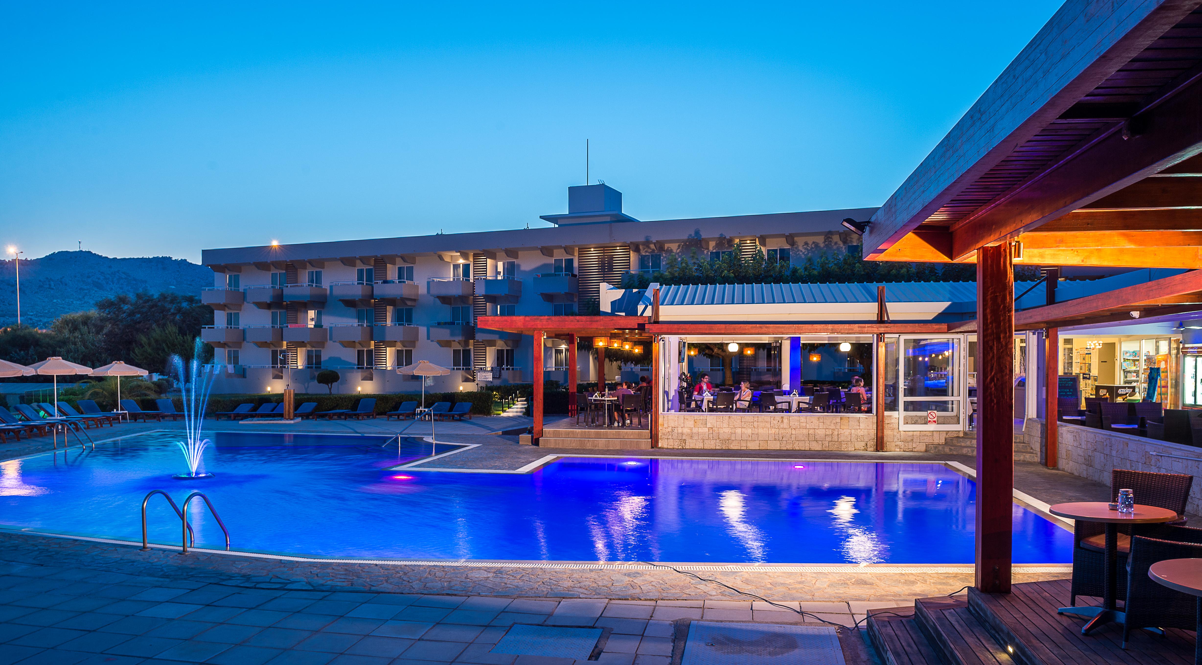 פליראקי Zoes Hotel & Suites מראה חיצוני תמונה