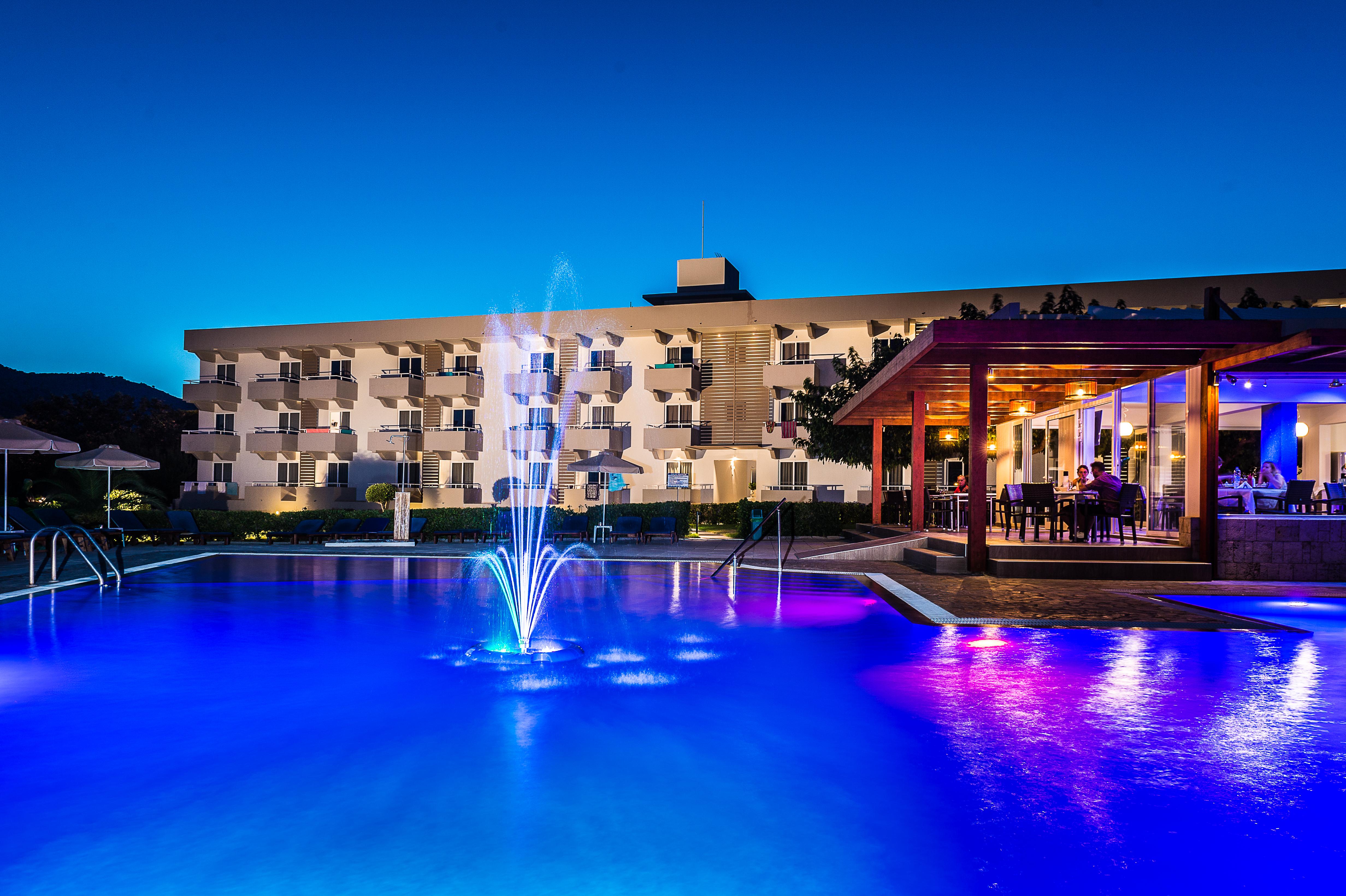פליראקי Zoes Hotel & Suites מראה חיצוני תמונה