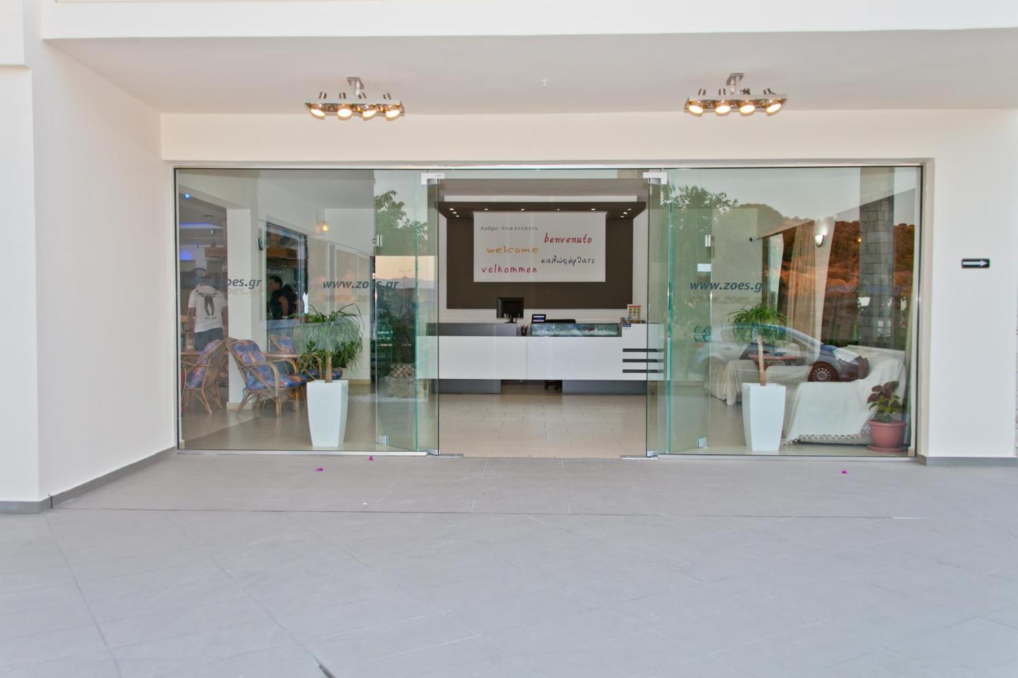 פליראקי Zoes Hotel & Suites מראה חיצוני תמונה