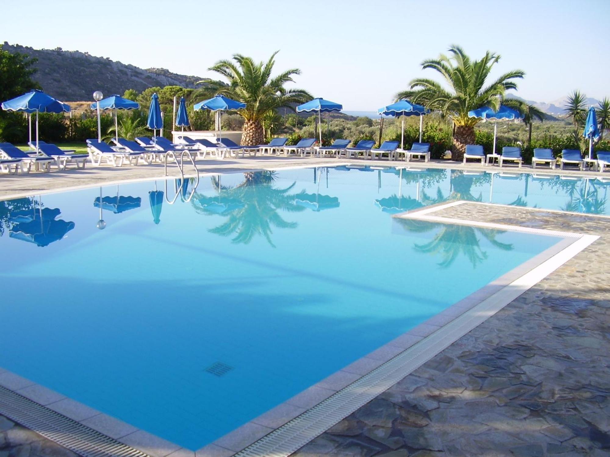 פליראקי Zoes Hotel & Suites מראה חיצוני תמונה