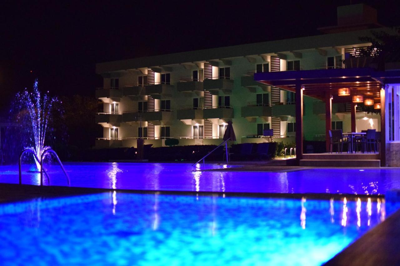 פליראקי Zoes Hotel & Suites מראה חיצוני תמונה