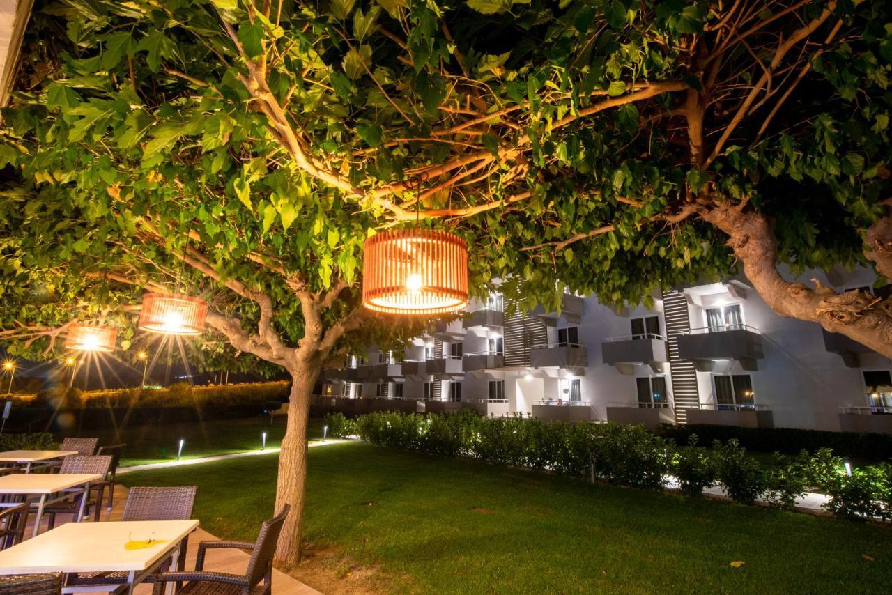 פליראקי Zoes Hotel & Suites מראה חיצוני תמונה