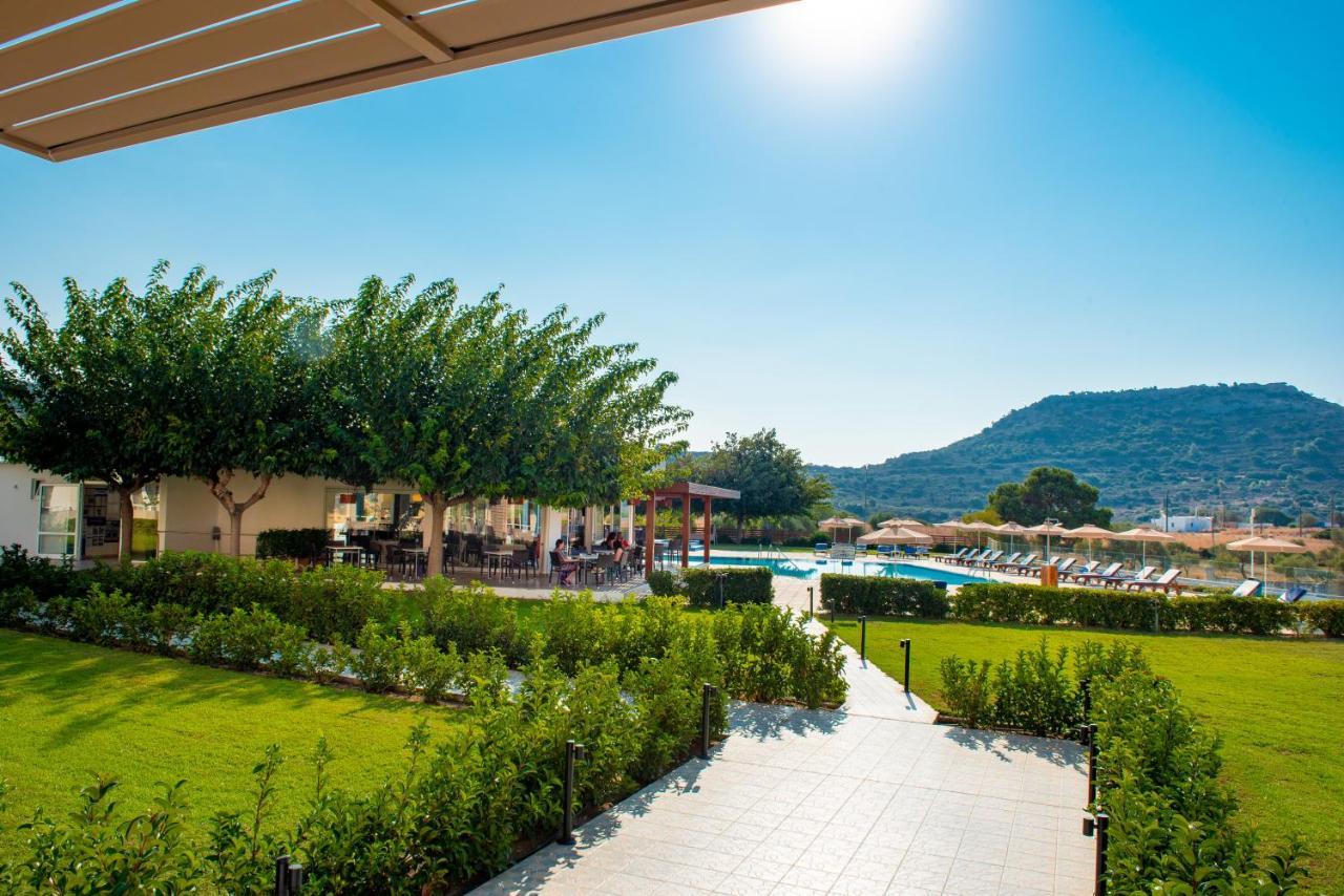 פליראקי Zoes Hotel & Suites מראה חיצוני תמונה