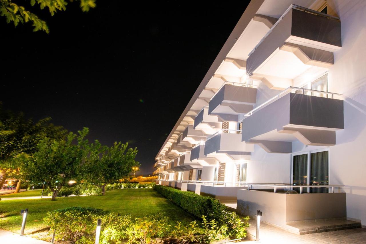 פליראקי Zoes Hotel & Suites מראה חיצוני תמונה